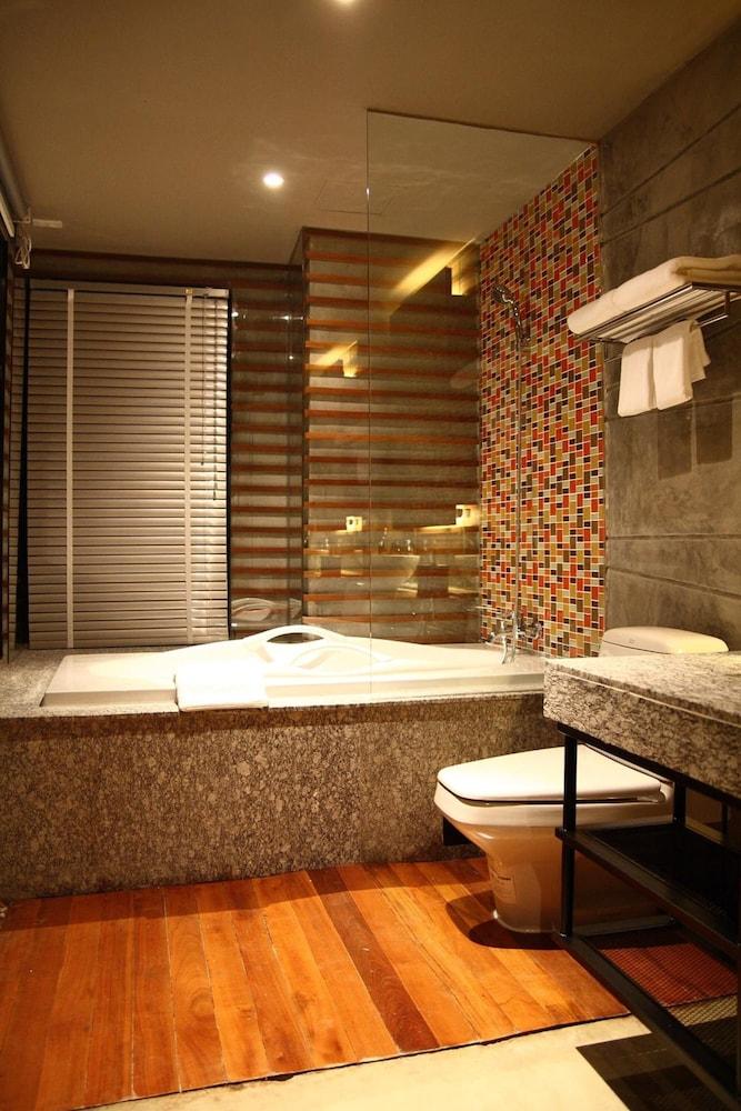 The Fusion Suites Bangkok Exterior photo